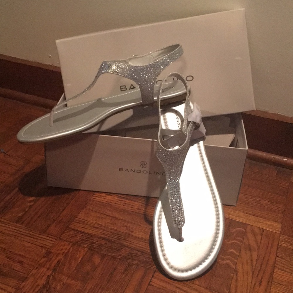 NWT Bandolino Silver Flat Sandal